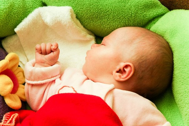 Ви замислювалися, скільки повинен спати ваш малюк? Сам засинати і прокидатися, коли йому захочеться? Чи сняться йому страшилки, і як їх прогнати з сну малюка?